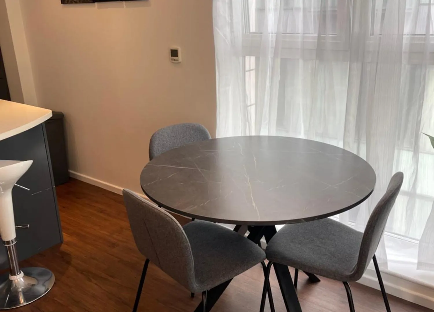 Modern Luxury 2 Bedroom Apartment In London Excel